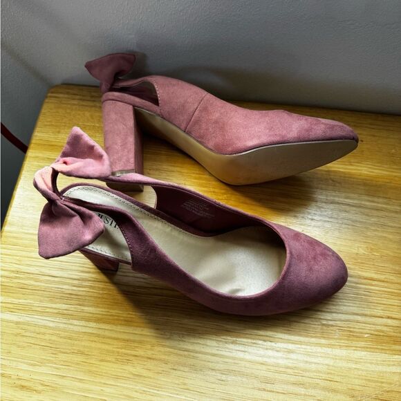 Just Fabulous Velvet Pink Women's Shoes Size 11
With Bow Design in the back - Picture 4 of 5